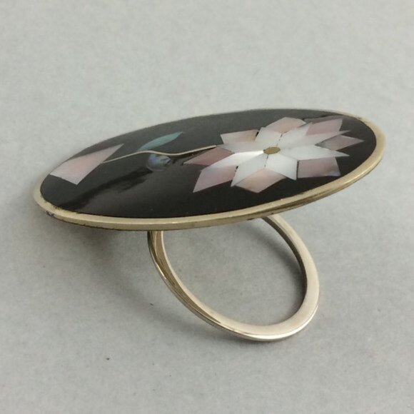 Vintage Oval Abalone Shell Scarf Clip Flower Leaves Silvertone Black Background - Picture 4 of 14